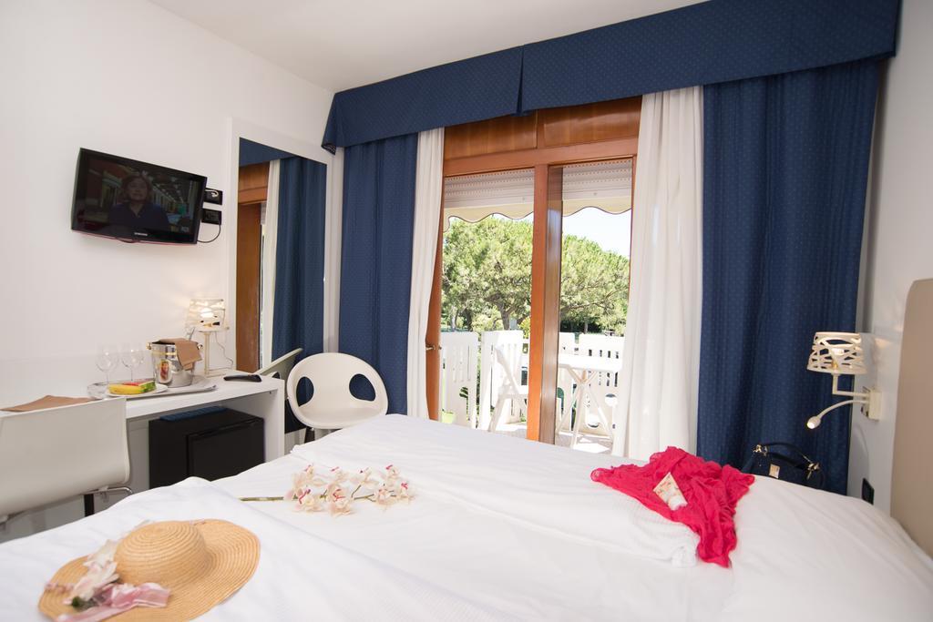 Fantinello Hotel Caorle Exterior foto